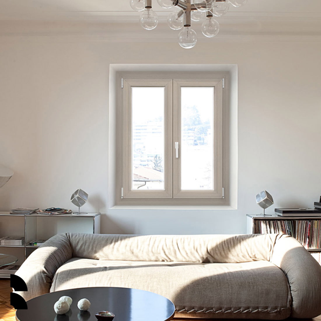 Tesse infissi in PVC e alluminio divano soggiorno